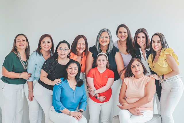 integrantes del equipo de trabajo posando